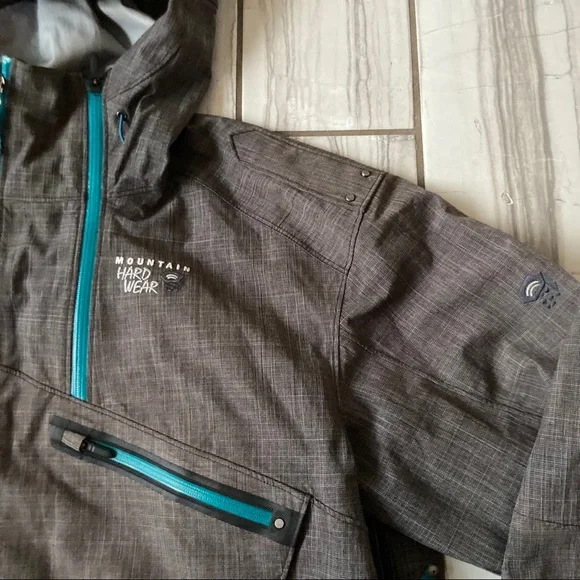 Mountain Hardwear ski/board jacket. EUC like new